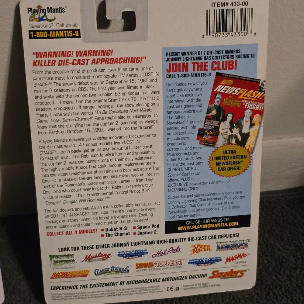 Johnny Lightning Diecast 1969 Mercury Cougar & Lost in Space Chariot Set - Picture 8 of 8